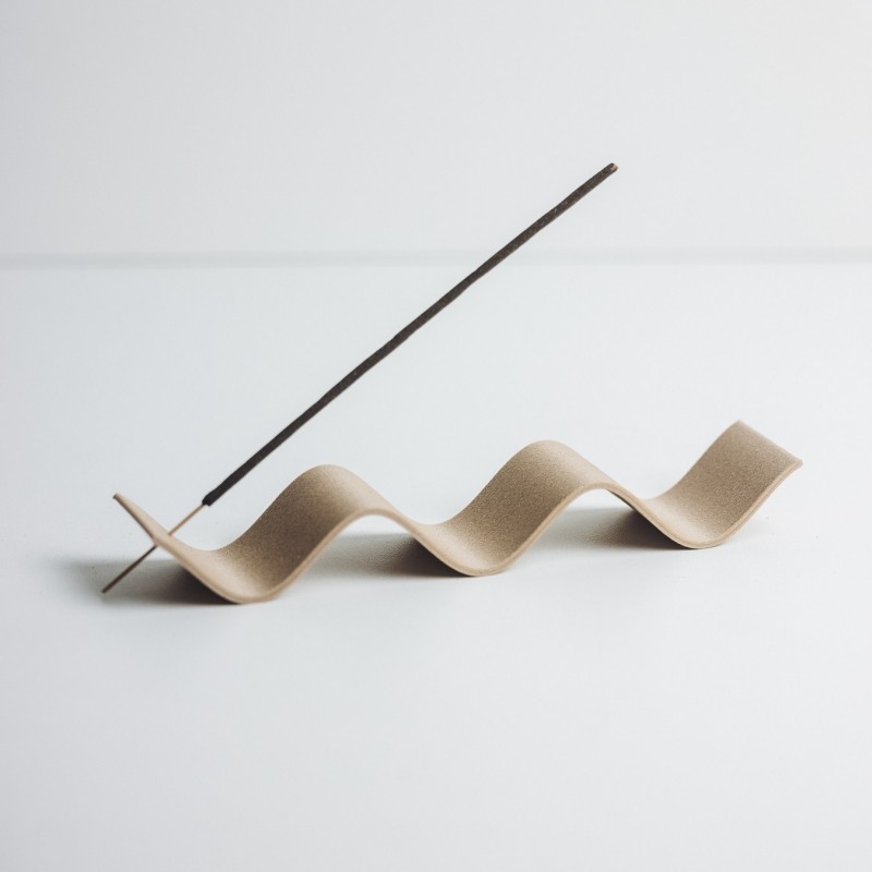 Räucherstäbchenhalter aus Holz und Stärke 3D-Druck - Curly, Goldkiefer - COPO Design