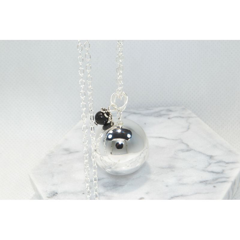 Glatt versilberte Schwangerschaftsbola mit schwarzer Obsidianperle - ⌀ 2,2 cm & Kette 114cm - Irréversible Bijoux