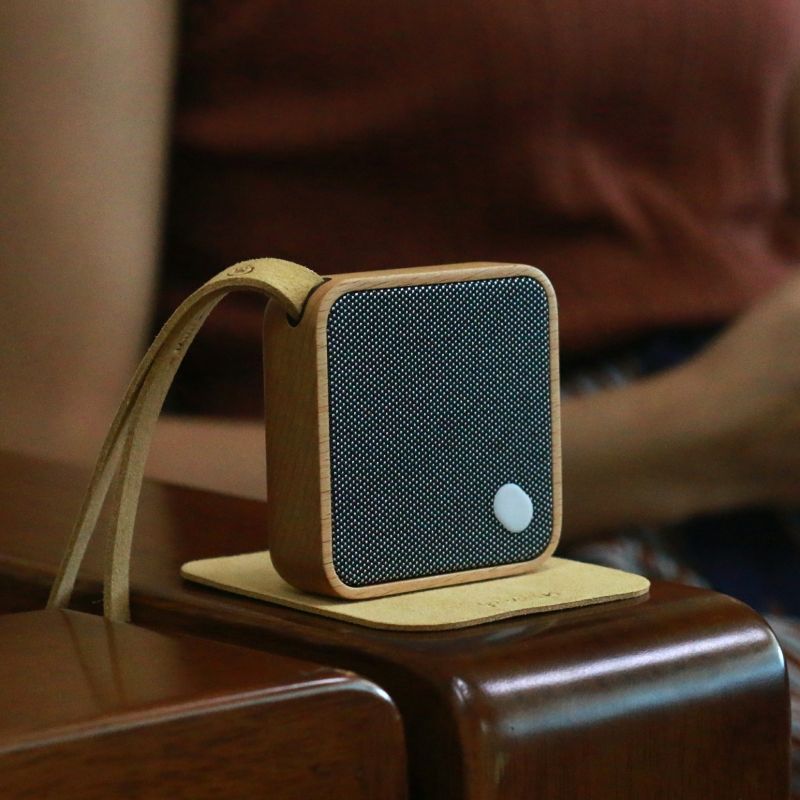 Haut-parleur de poche MI Square Bluetooth écoconçu en bois de Cerisier - Gingko Design