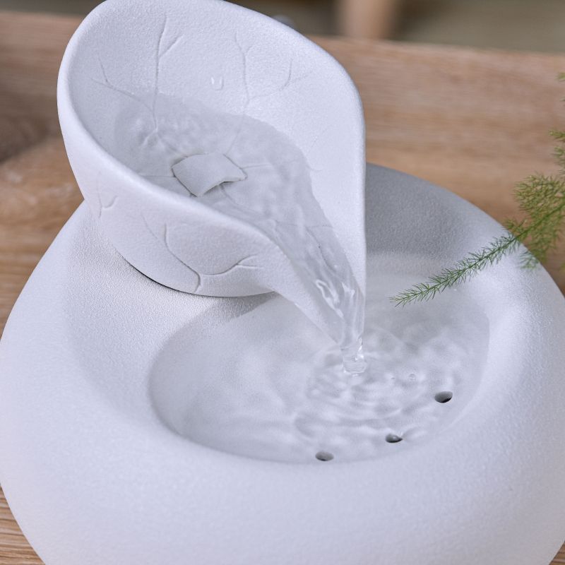 Wasserspender aus weißer Keramik - "Toby" Dunkel & Modern - Zen'Light