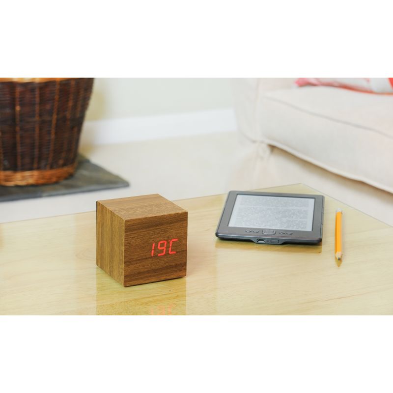 Öko-Uhr Cube Plus aus Teakholz, 4 Funktionen - Gingko Design