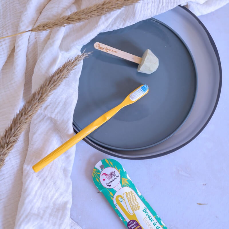Brosse à dents rechargeable en bioplastique, fabriquée en France - Rouge - Lamazuna